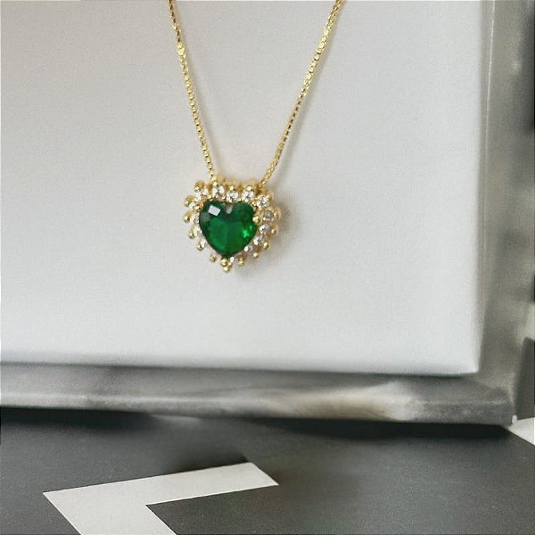 Colar Coração Verde com Borda Cravejada Folheado a Ouro 18k