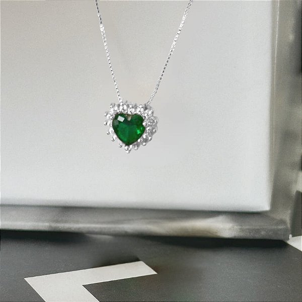 Colar Coração Verde com Borda Cravejada Folheado a Prata 925