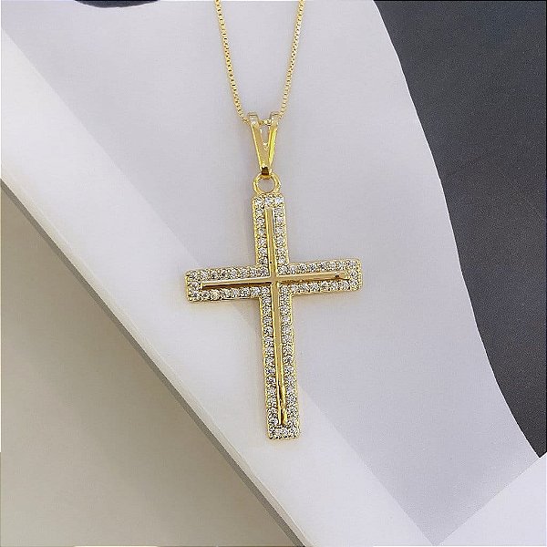 Colar Cruz Cravejada Meio Liso Folheado a Ouro 18K