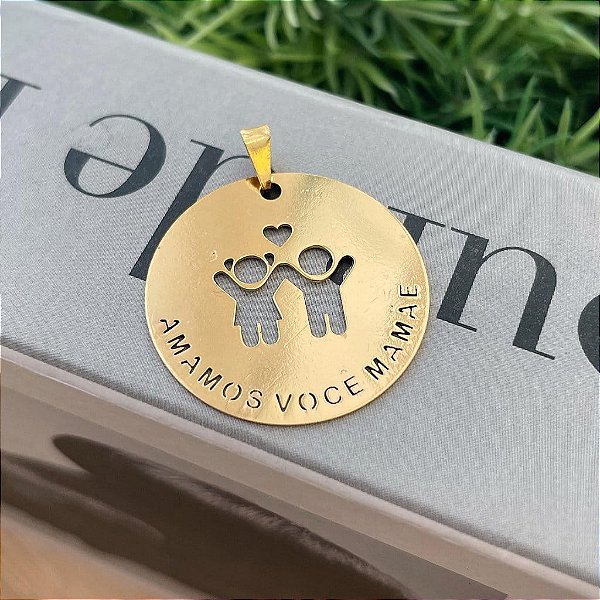 Pingente Amamos Você Mamãe Menino e Menina Folheado a Ouro 18K