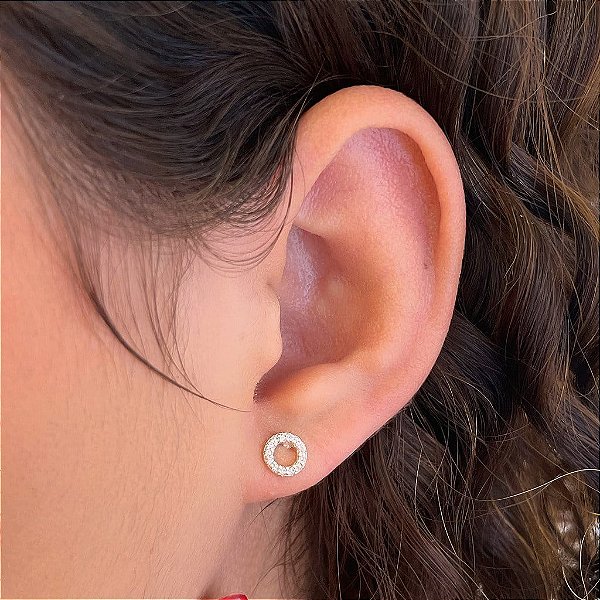 Brinco Redondo Vazado Cravejado Folheado a Prata 925