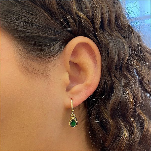 Brinco de Argola com Pingente Gota Zircônia Verde Borda Folheado a Ouro 18k