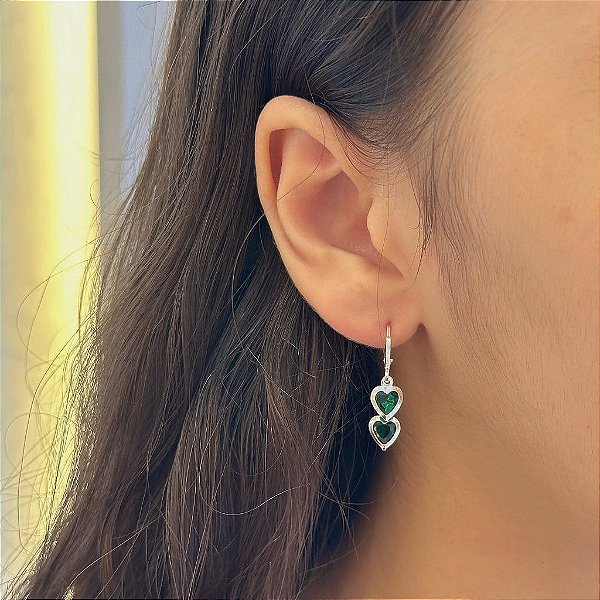 Brinco de Argola com Dois Pingentes de Coração Verde Folheado a Prata 925