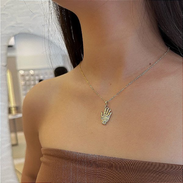 Colar Mão Dizeres Folheado a Ouro 18k