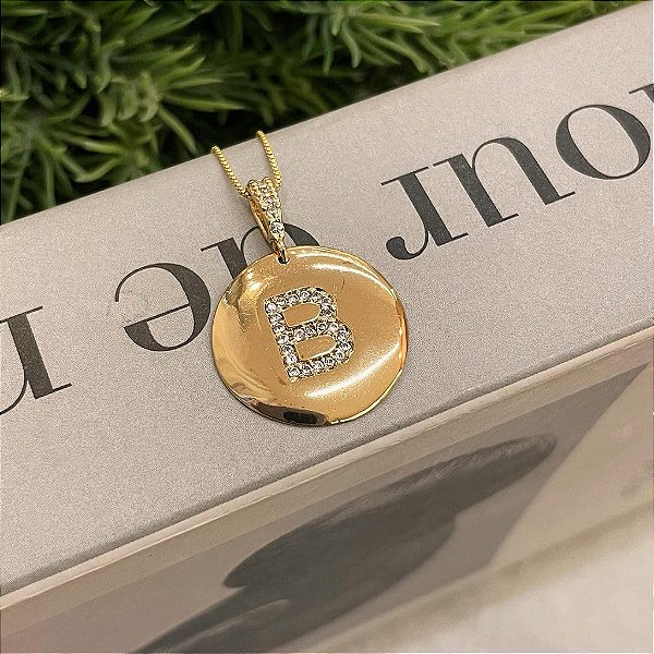 Colar Longo Letra Moeda Folheado a Ouro 18K