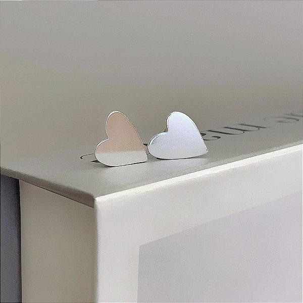 Brinco de Coração Chapa Desenhado Liso Folheado a Prata 925