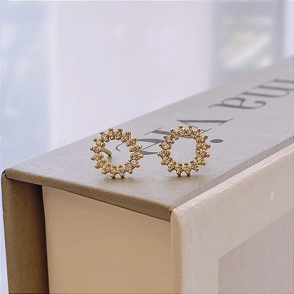 Brinco Circulo Cravejado Ponteiras Folheado a ouro 18K
