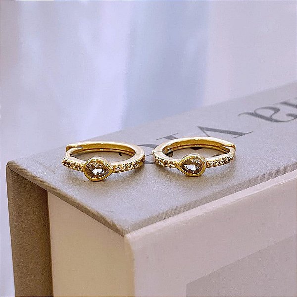 Brinco de Argola Slim Cravejada com Zirconias Cristais e Gota Cristal Folheado a ouro 18K