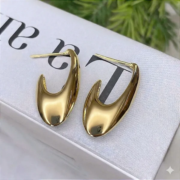 Brinco de Argola Aberta Filetada em formato de Gota Médio Folheado a ouro 18K