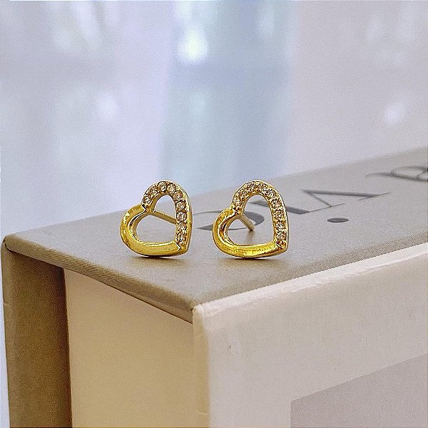 Brinco de Coração Grande Metade Liso e Metade Cravejado Folheado a ouro 18K