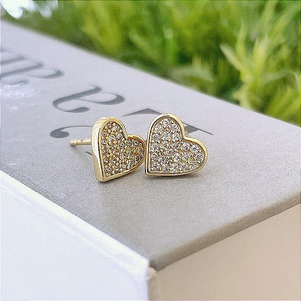 Brinco de Coração Pavê Cravejado Cristal Médio Com Borda Lisa Folheado a ouro 18K