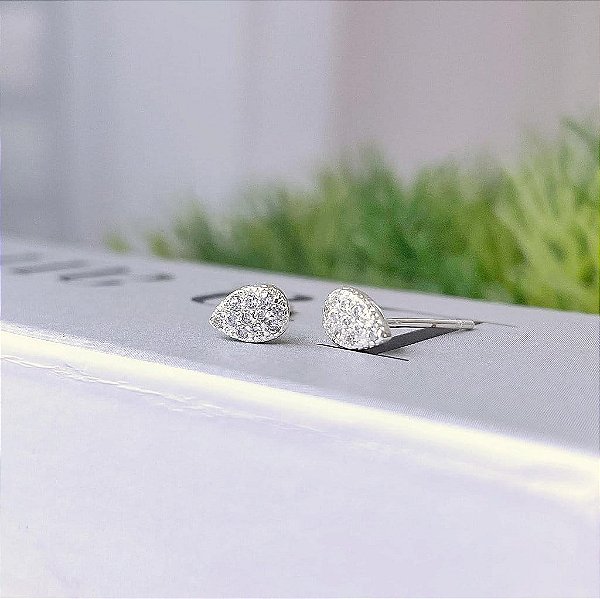 Brinco de Gota Pavê Cravejada Cristal Pequena Folheado a prata 925