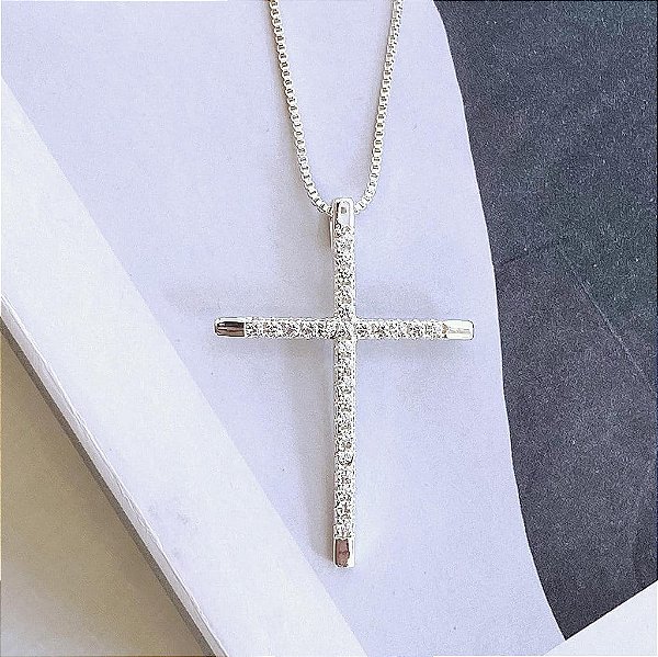 Colar de Cruz Cravejada Ponteiras Lisas Folheado a prata 925