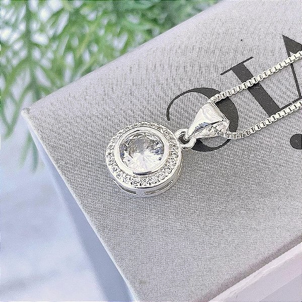 Colar Redondo Com Zirconia Cristal Central e Borda Cravejada Folheado a prata 925