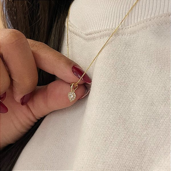 Colar de Coração com Borda Cravejada e Zirconia Cristal Centro Folheado a ouro 18K