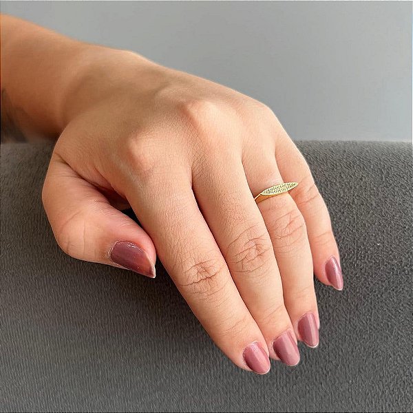 Anel Frente Reta Cravejada Folheado a ouro 18K