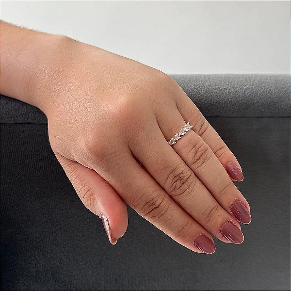 Anel Aro Inteiro Coração Liso e Zirconias Cristal em Formato de Coração Folheado a prata 925
