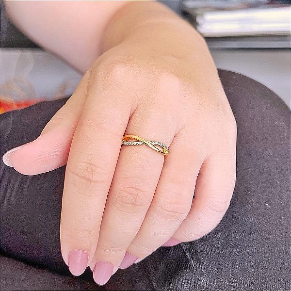 Anel Fio Liso e Fio Cravejado Entrelaçado Formando Infinito Folheado a ouro 18K