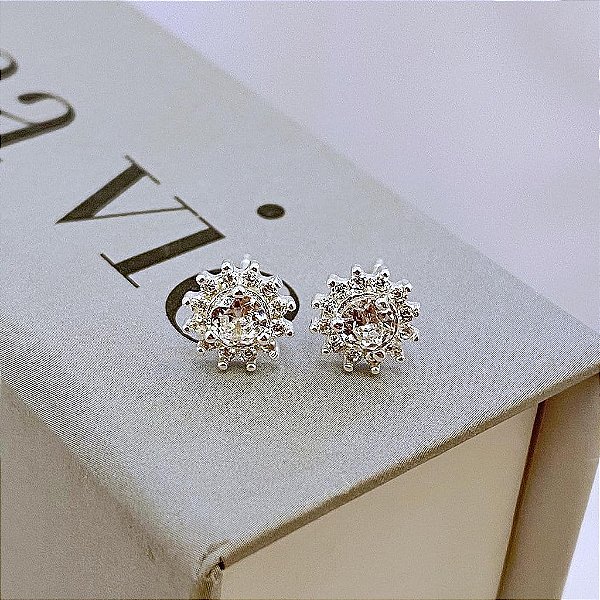 Brinco de Flor Pétalas Cravejadas e Zirconia Cristal Central Folheado a Prata 925