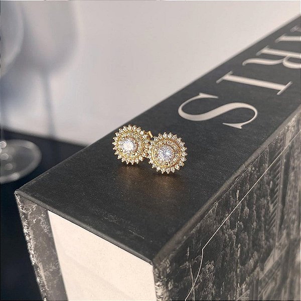 Brinco Redondo com Dupla Borda Cravejada e Zircônia Cristal Central Folheado a Ouro 18k