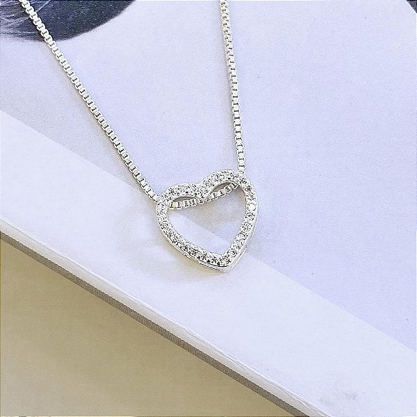 Colar de Coração Vazado com a Borda Cravejada Folheado a prata 925