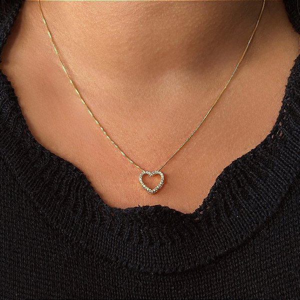 Colar de Coração Vazado com a Borda Cravejada Folheado a ouro 18K