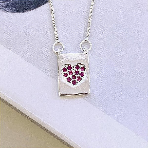 Colar de Escapulário com Coraçao Cravejado Vermelho Folheado a prata 925