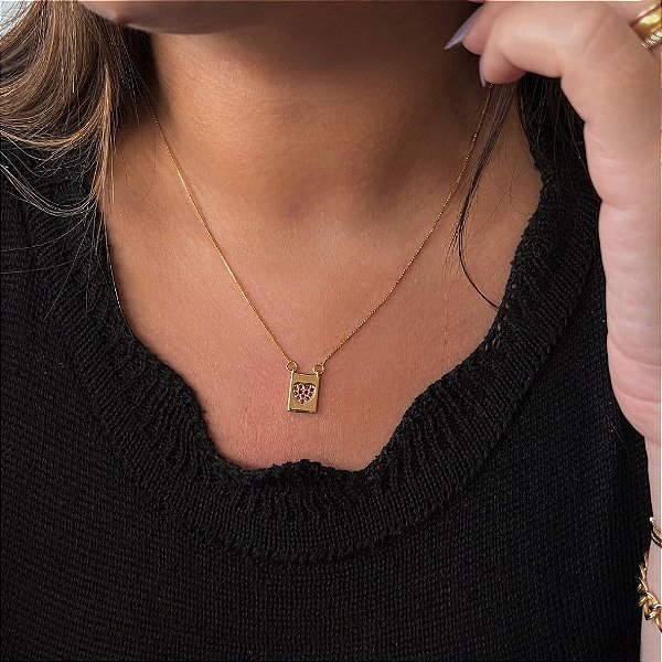 Colar de Escapulário com Coraçao Cravejado Vermelho Folheado a ouro 18K