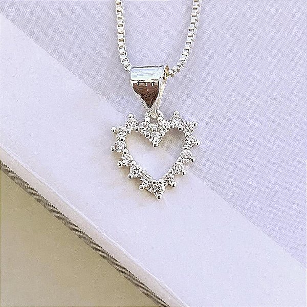 Colar Coração Cravejado Vazado Ponteiras Folheado a Prata 925