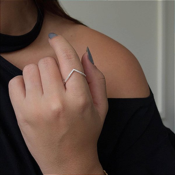 Anel Circunflexo Cravejado Folheado a prata 925