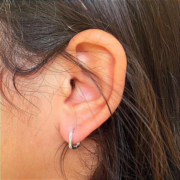 Argola Retangular Fio Liso Abaulado P Folheado a prata 925