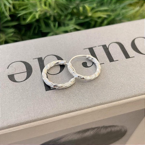 Brinco de Argola Fio Tubo Enrolado P Folheado a prata 925