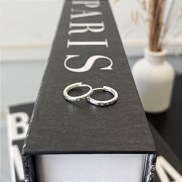 Brinco de Argola 5 Zirconias Redondas Cravadas G Folheado a prata 925