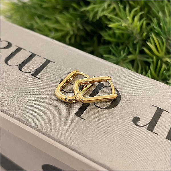 Argola Retangular Fio Liso Abaulado G Folheado a ouro 18K
