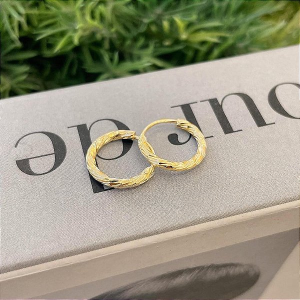 Brinco de Argola Fio Tubo Enrolado P Folheado a ouro 18K