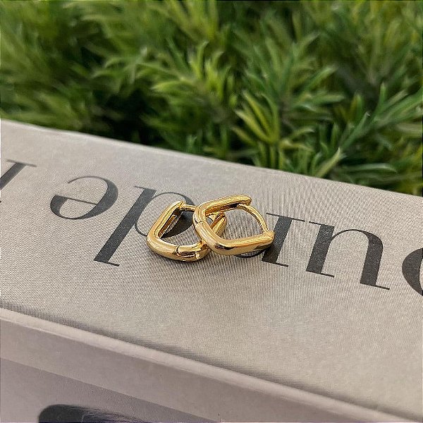 Argola Retangular Fio Liso Abaulado P Folheado a ouro 18K