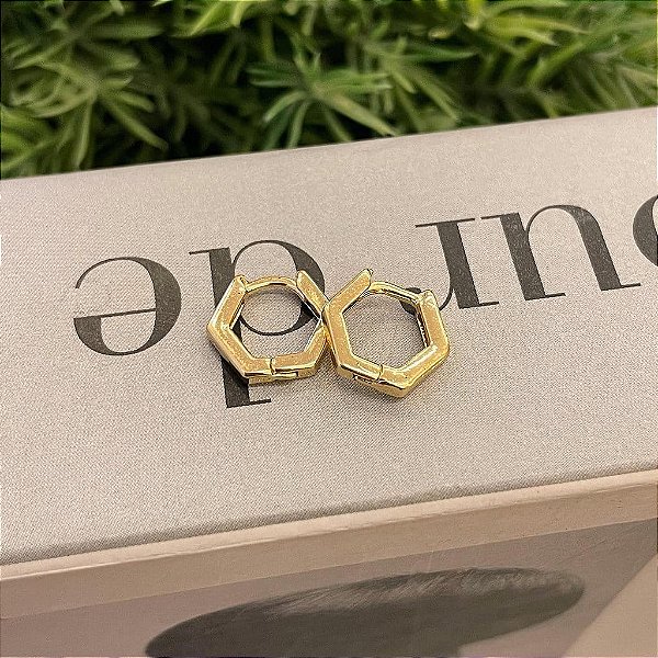 Brinco de Argola Hexagonal Lisa P Folheado a ouro 18K