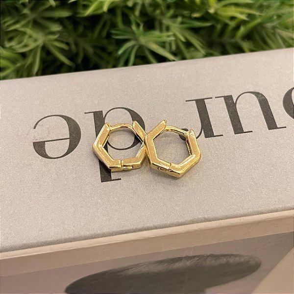 Brinco de Argola Hexagonal Lisa P Folheado a ouro 18K