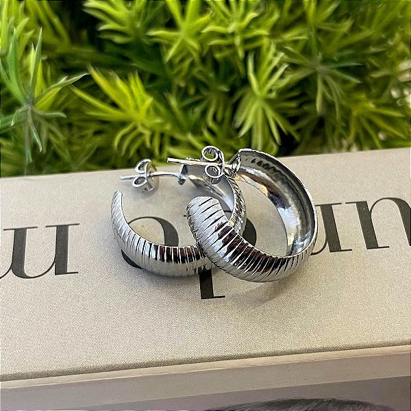 Brinco Argola Aberta Trabalhada Steel