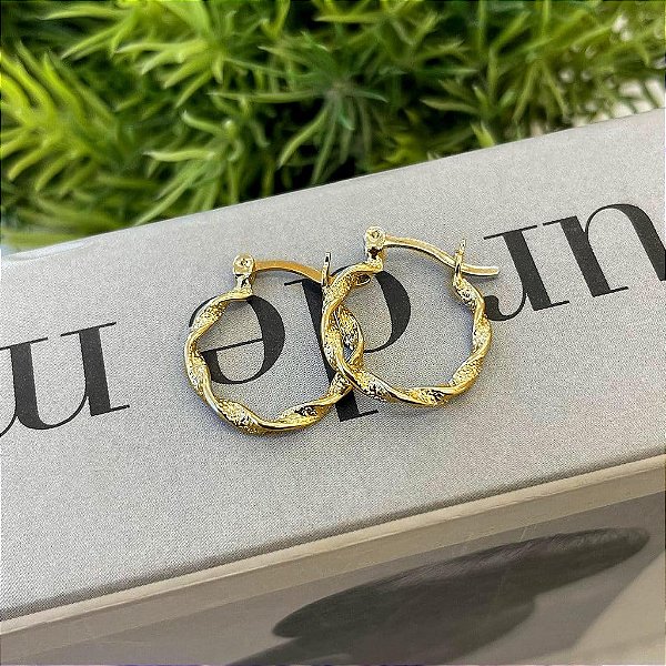 Brinco de Argola Fio Trançado Liso e Granitado Folheado a ouro 18K