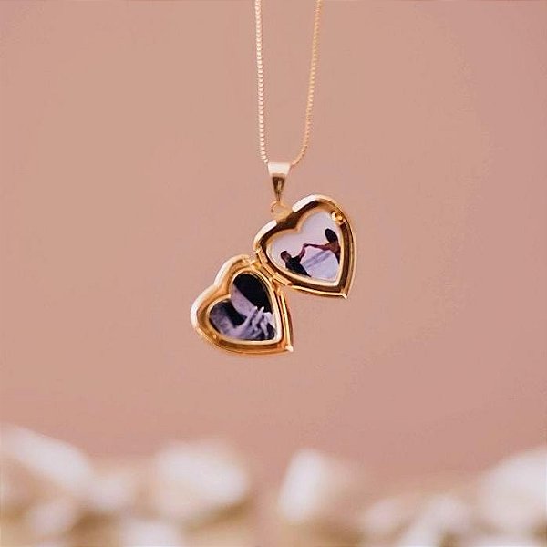 Colar de Relicário Coraçao Arabescos Correntinha Folheado a ouro 18K