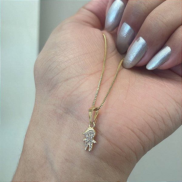 Pingente Menino Cravejado Boné Folheado a ouro 18K