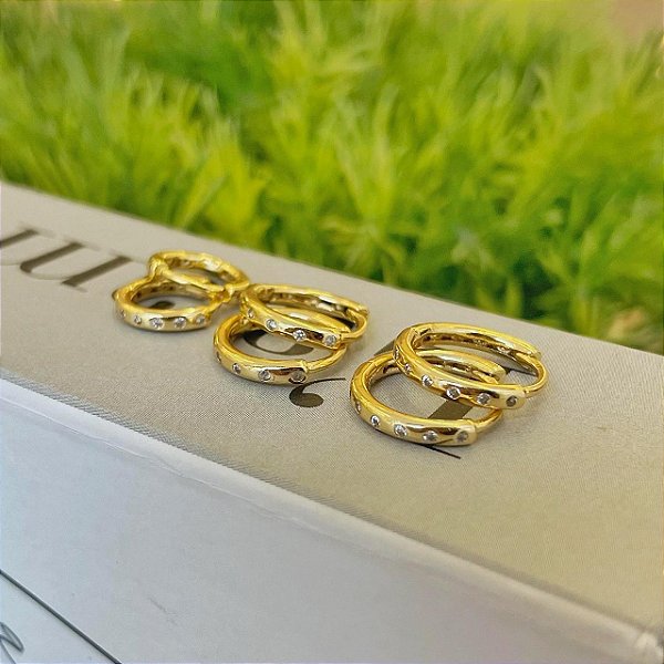 Trio de Argolas 5 Zirconias Redondas Cravadas Folheado a ouro 18K