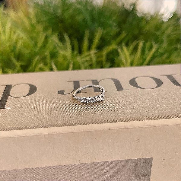 Piercing Argola de Torção 5 Zircônias Steel