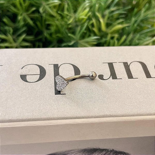 Piercing Bananinha Coração Cravejado Titanium Steel