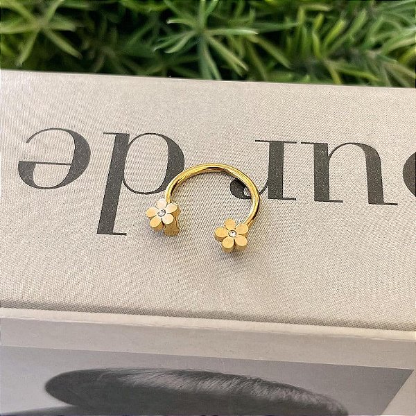 Piercing Ferradura Flores nas Pontas Folheado a ouro 18K