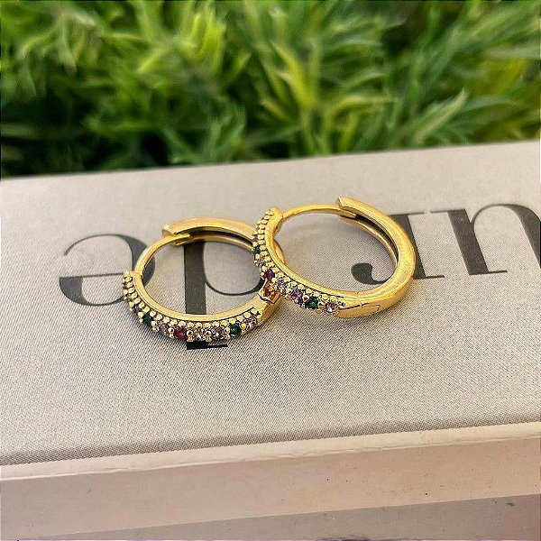 Brinco de Argola 1 Fio Cravejado Slim Rainbow G Folheado a ouro 18K