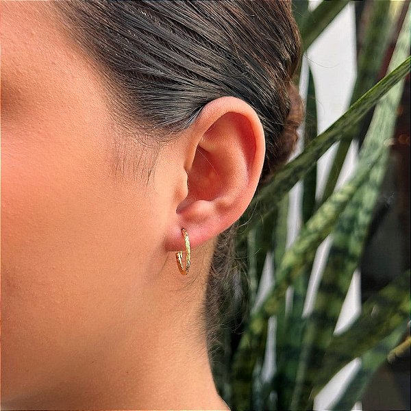 Brinco de Argola Fio Tubo Enrolado G Folheado a ouro 18K