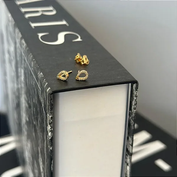 Brinco Gota Cravejada Vazada Folheado a ouro 18K