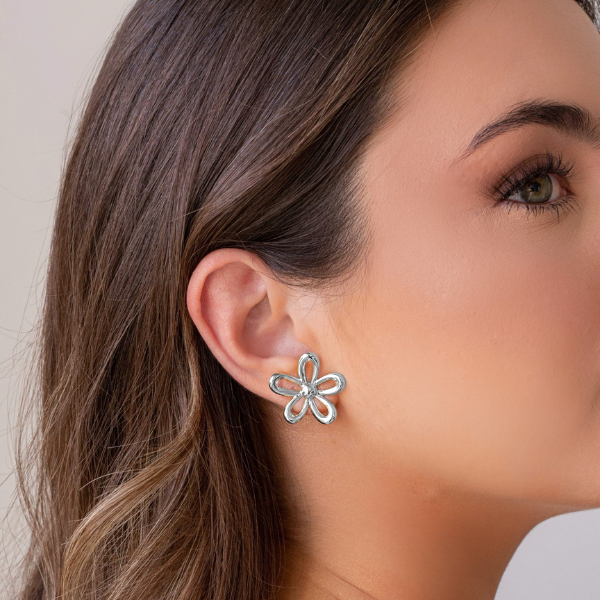 Brinco de Flor Pélatas Vazadas Steel